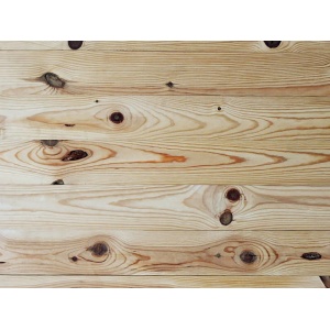 Dřevěná podlaha WOOD Floor Concept se suky a prasklinami borovice